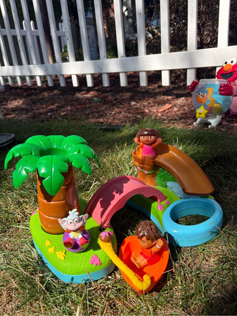 Vintage Dora the Explorer Island Adventure Toy Set